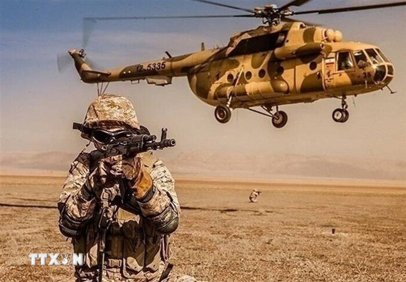 Lực lượng Vệ binh Cách mạng Hồi giáo Iran (IRGC) tiến hành cuộc tập trận “Great Prophet 19” tại tỉnh Kermanshah. (Ảnh: IRNA/TTXVN)
