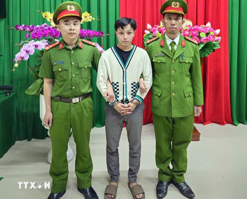 Đối tượng Trần Văn Quốc bị bắt giữ trong trường hợp khẩn cấp sau khi dùng ôtô lao vào đám đông. (Nguồn: TTXVN phát)