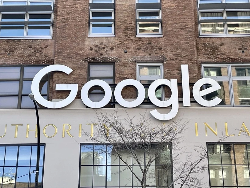 Biểu tượng Google tại văn phòng ở New York, Mỹ. (Ảnh: Kyodo/TTXVN)