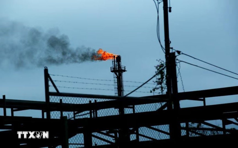 Một cơ sở khai thác dầu. (Nguồn: REUTERS/TTXVN)