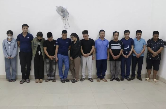 Các đối tượng trong ổ nhóm bị bắt giữ. (Ảnh: Công an Nghệ An)