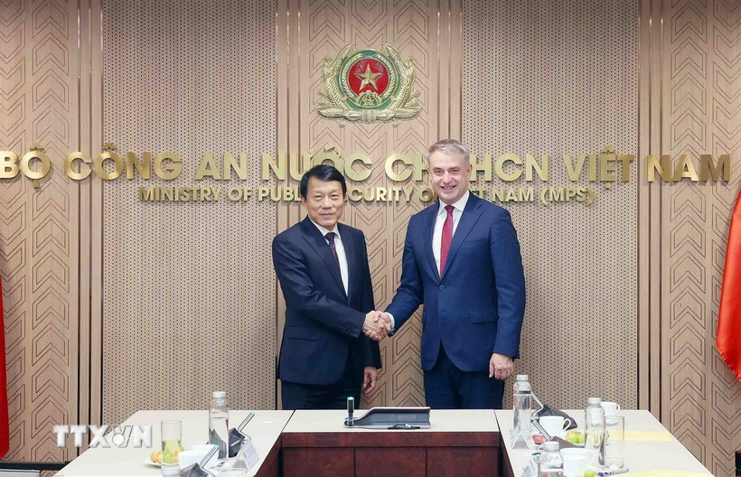 Đại tướng Lương Tam Quang, Bộ trưởng Bộ Công an tiếp Phó Thủ tướng, Bộ trưởng Bộ Kỹ thuật số Cộng hòa Ba Lan Krzysztof Gawkowski. (Nguồn: Phạm Kiên/TTXVN)