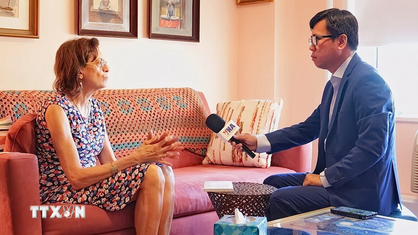 Nhà hoạt động xã hội người Mỹ Juliet Ucelli trả lời phỏng vấn phóng viên TTXVN tại New York. (Ảnh: Lê Hoàng/TTXVN)