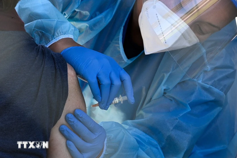 Một điểm tiêm vaccine ngừa bệnh cúm tại Los Angeles, Mỹ. (Ảnh: AFP/TTXVN)