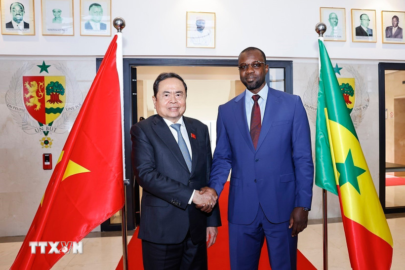 Chủ tịch Quốc hội Trần Thanh Mẫn hội kiến Thủ tướng Senegal Ousmane Sonko. (Ảnh: Doãn Tấn/TTXVN)