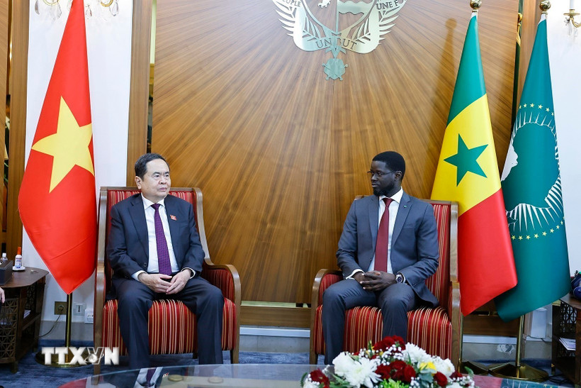 Chủ tịch Quốc hội Trần Thanh Mẫn hội kiến Tổng thống Senegal Bassirou Diomaye Faye. (Ảnh: Doãn Tấn/TTXVN)