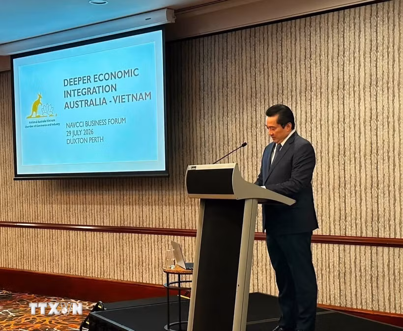 Tổng lãnh sự Việt Nam tại Perth Phạm Hải Anh phát biểu dẫn đề tại sự kiện. (Ảnh: TTXVN phát)