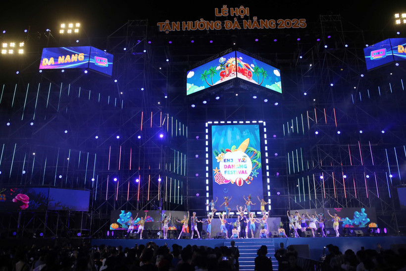 Quang cảnh đêm khai mạc. (Ảnh: Trần Lê Lâm/TTXVN)