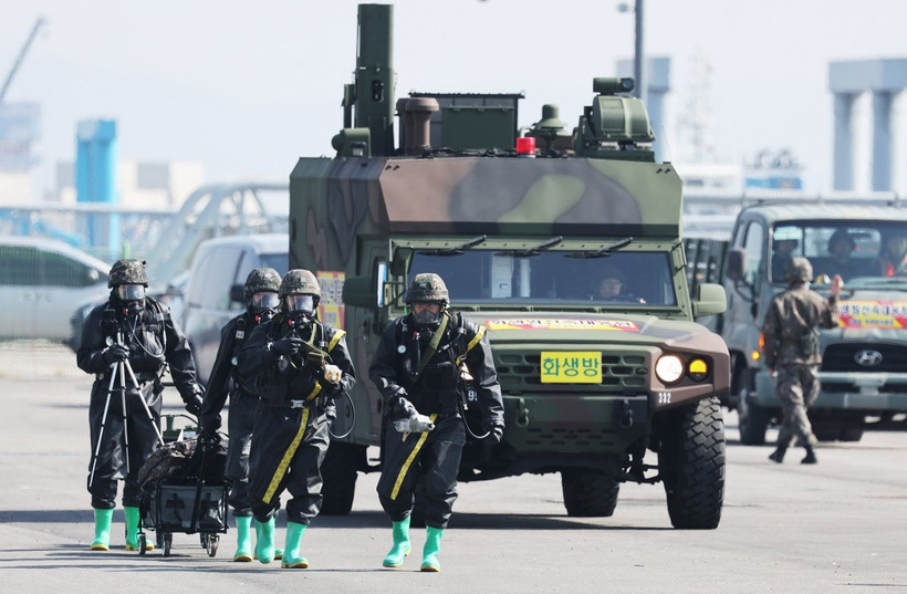 Binh sỹ tham gia cuộc diễn tập tại Pyeongtaek, Hàn Quốc, ngày 11/3/2025. (Ảnh: Yonhap/TTXVN)