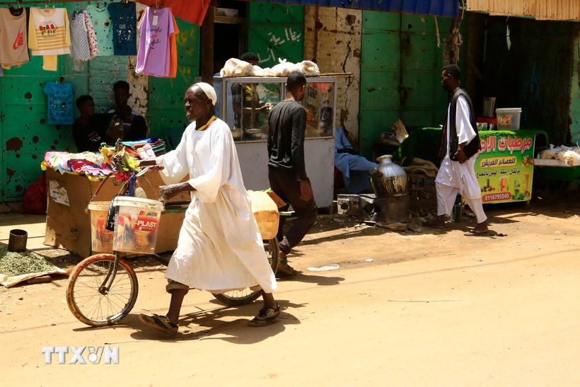 Người dân tại thành phố Omdurman, Sudan. (Nguồn: THX/TTXVN)