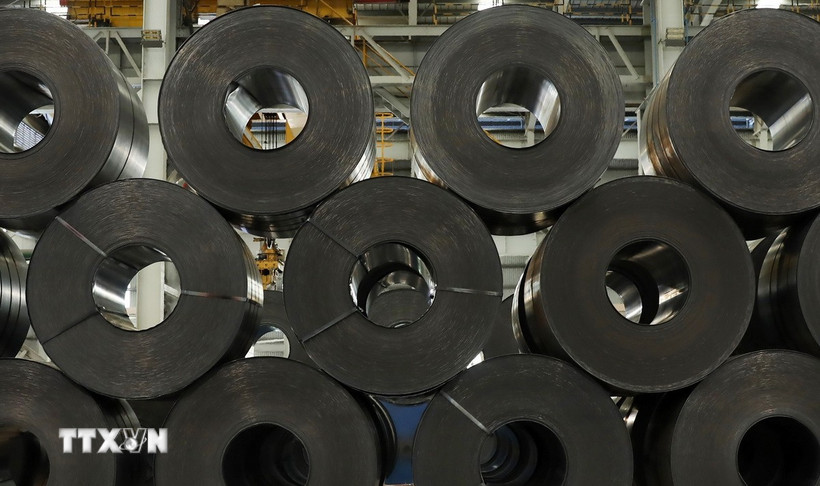 Thép cuộn cán nóng. (Ảnh: Quốc Khánh/TTXVN)