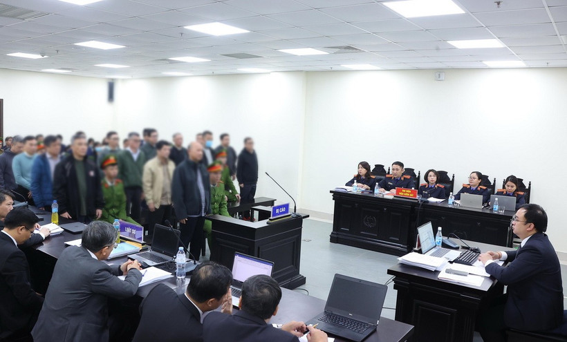 Phiên tòa xét xử sơ thẩm cựu Chủ tịch Ủy ban Nhân dân tỉnh Bình Thuận Lê Tiến Phương và 16 đồng phạm. (Ảnh: Văn Điệp/TTXVN)