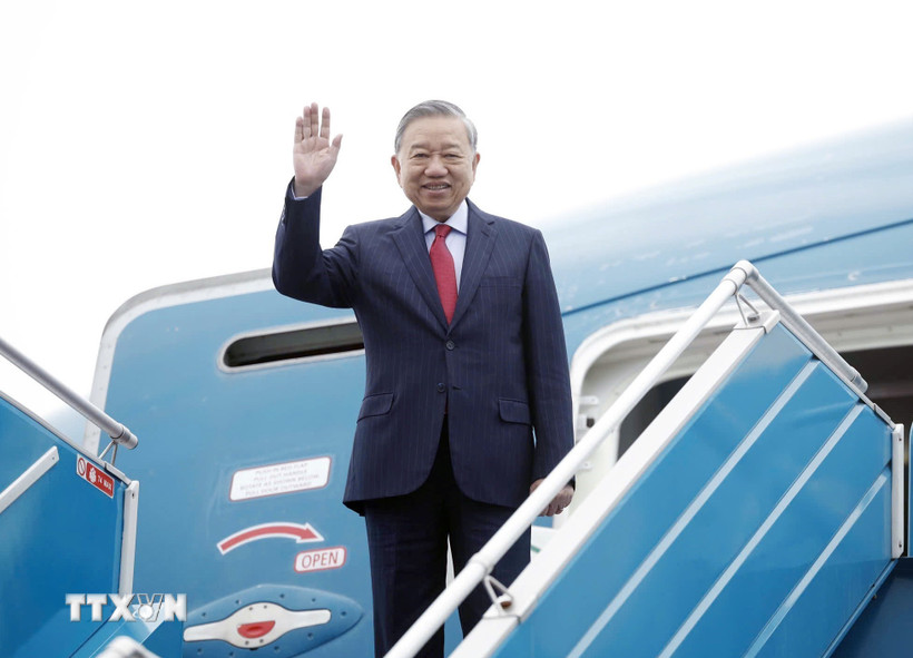 Tổng Bí thư Tô Lâm rời Hà Nội, lên đường tham dự cuộc họp khai mạc Hội đồng Hòa bình về Gaza. (Ảnh: Thống Nhất/TTXVN)