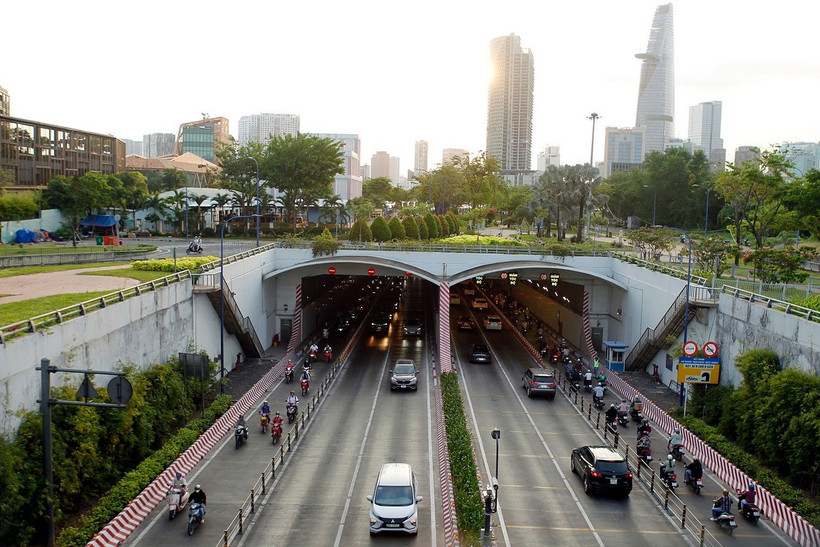 Hầm Thủ Thiêm dài 1.490m bao gồm 371m hầm dìm, là hạng mục quan trọng nhất của dự án Đại lộ Đông Tây, công trình lịch sử của Thành phố Hồ Chí Minh. (Ành: Thanh Vũ/TTXVN)