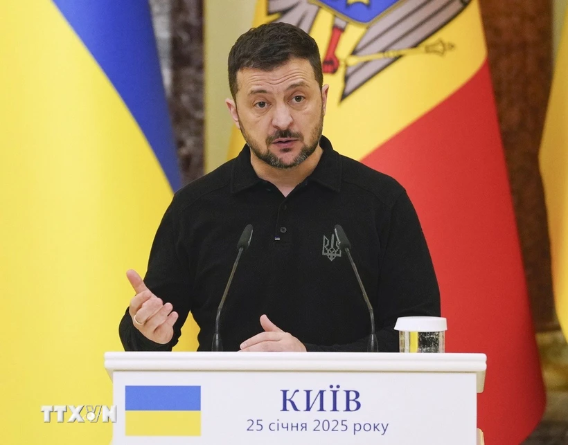 Tổng thống Ukraine Volodymyr Zelensky trong cuộc họp báo ở Kiev. (Ảnh: Kyodo/TTXVN)