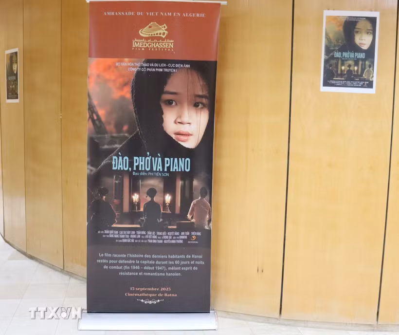 Pano giới thiệu bộ phim "Đào, phở và piano” của Việt Nam. (Ảnh: Mạnh Hùng/TTXVN)