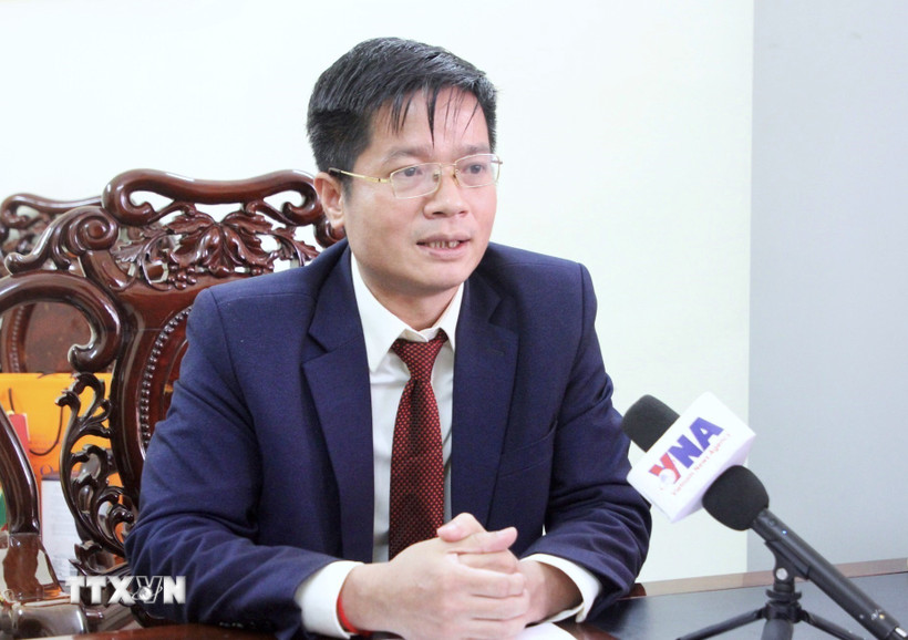 Tham tán Thương mại Việt Nam tại Campuchia Đỗ Việt Phương trả lời phỏng vấn phóng viên TTXVN. (Ảnh: Quang Anh/TTXVN)
