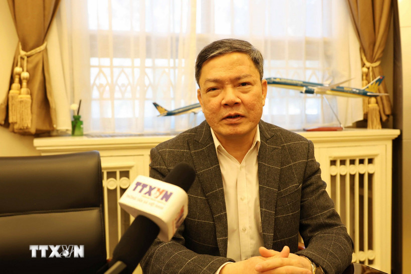 Tham tán Thương mại Việt Nam tại Trung Quốc Nông Đức Lai trả lời phỏng vấn phóng viên TTXVN tại Bắc Kinh. (Ảnh: Công Tuyên/TTXVn)