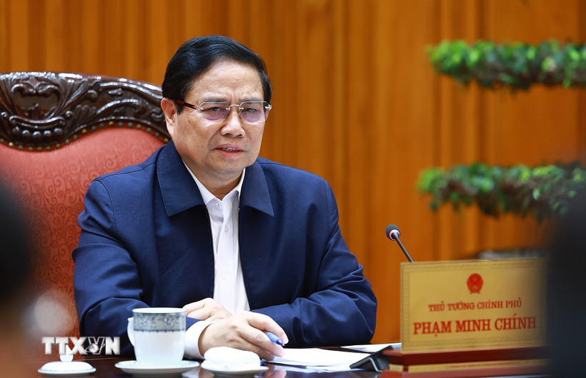 Thủ tướng Phạm Minh Chính chủ trì cuộc họp với các bộ, ngành để tháo gỡ khó khăn, vướng mắc các dự án tồn đọng. (Ảnh: Dương Giang/TTXVN)