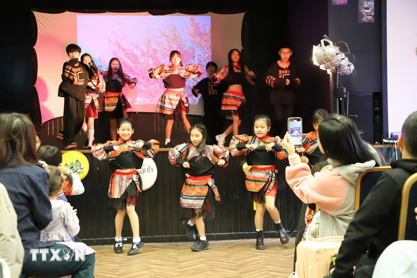 Cộng đồng người Việt tại Anh chung tay hỗ trợ trẻ em và phụ nữ vùng cao