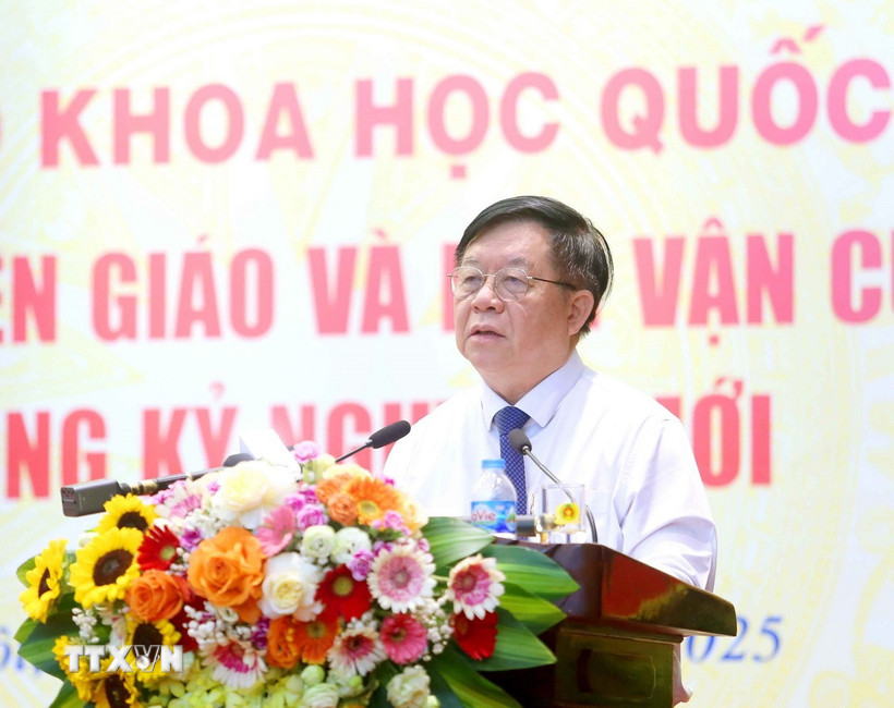 Ông Nguyễn Trọng Nghĩa, Ủy viên Bộ Chính trị, Bí thư Trung ương Đảng, Trưởng Ban Tuyên giáo và Dân vận Trung ương phát biểu kết luận hội thảo. (Ảnh: Phương Hoa/TTXVN)