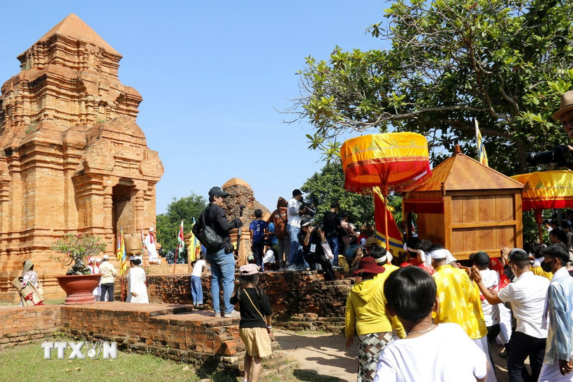 Khu di tích tháp Pô Sah Inư là điểm đến văn hóa không thể thiếu trong hành trình khám phá vùng biển của tỉnh Lâm Đồng. (Ảnh: Hồng Hiếu/TTXVN)