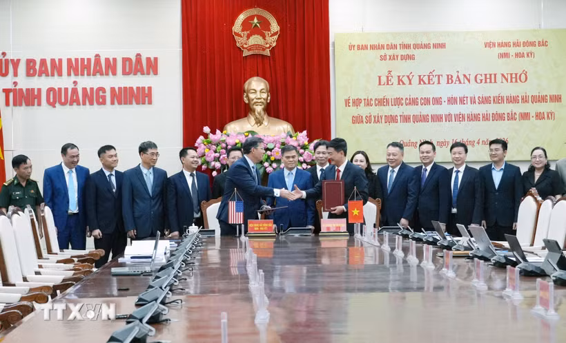 ễ ký bản ghi nhớ hợp tác chiến lược. (Ảnh: Văn Đức/TTXVN)