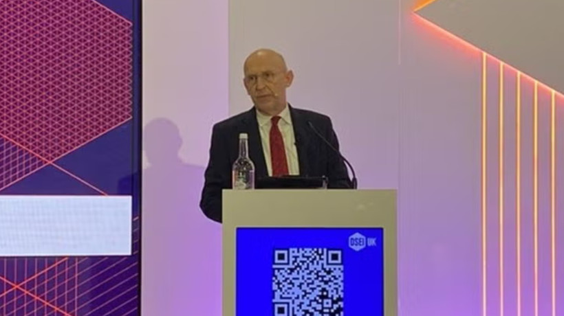 Bộ trưởng Quốc phòng Anh John Healey. (Nguồn: Global Data)