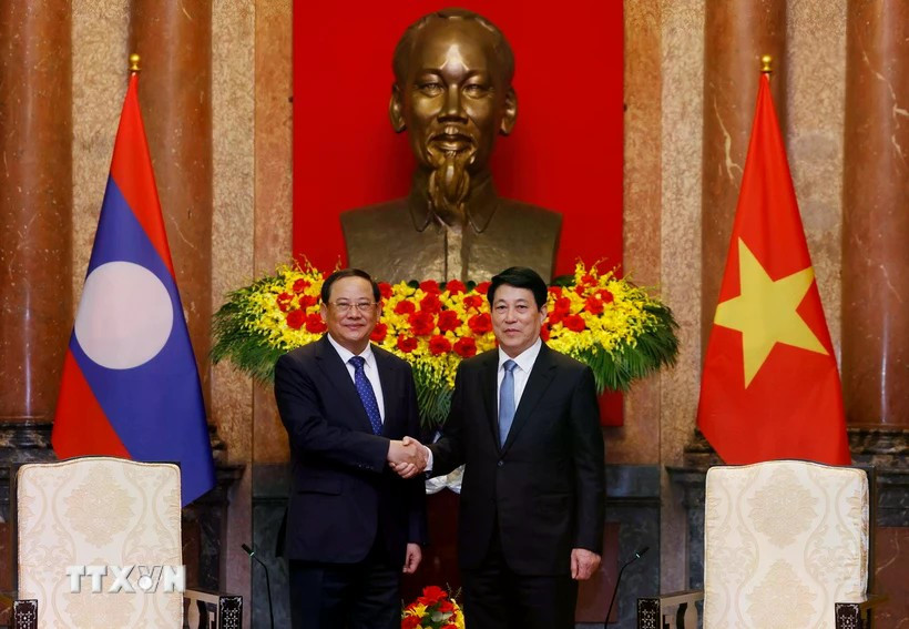 Chủ tịch nước Lương Cường và Thủ tướng Lào Sonexay Siphandone. (Ảnh: Lâm Khánh/TTXVN)