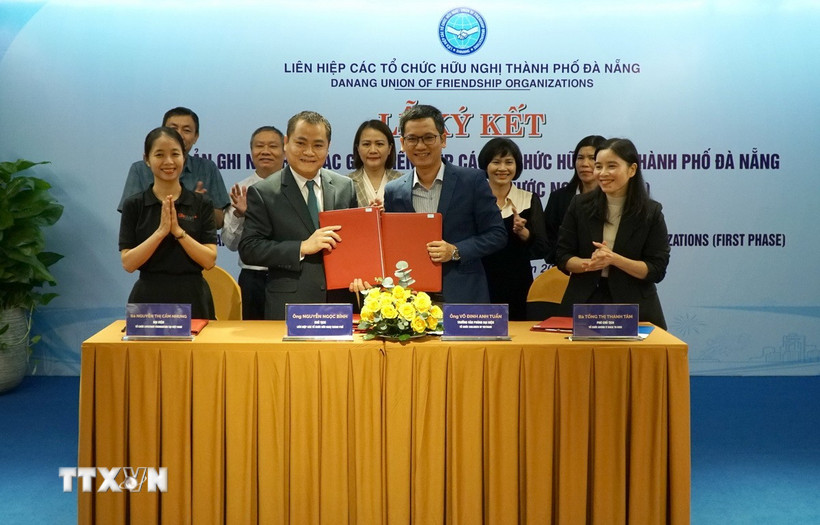 Quang cảnh lễ ký kết. (Ảnh: Quốc Dũng/TTXVN)