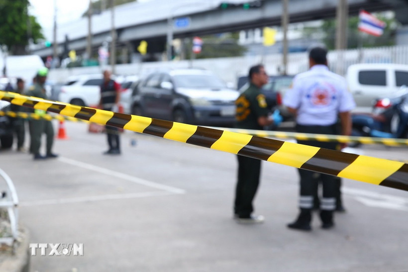 Cảnh sát phong tỏa hiện trường vụ xả súng ở Bangkok, Thái Lan ngày 28/7/2025. (Nguồn: THX/TTXVN)