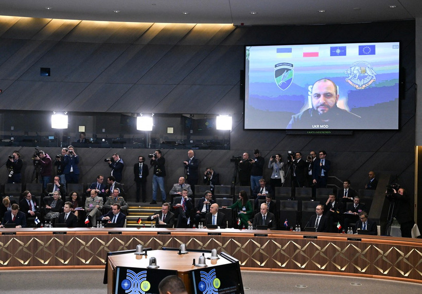 Bộ trưởng Quốc phòng Ukraine Rustem Umerov (ảnh trên màn hình) dự họp trực tuyến Hội đồng NATO-Ukraine tại Brussels, Bỉ ngày 15/2/2024. (Nguồn: AFP/TTXVN)