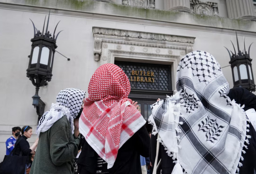 Những người tham gia cuộc biểu tình ủng hộ người Palestine trong khuôn viên trường Đại học Columbia ở New York, Mỹ. (Nguồn: Reuters)