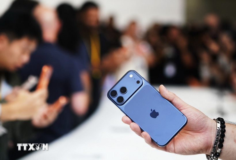 Điện thoại iPhone của Apple được giới thiệu tại Cupertino, California, Mỹ, ngày 9/9/2025. (Nguồn: THX/TTXVN)
