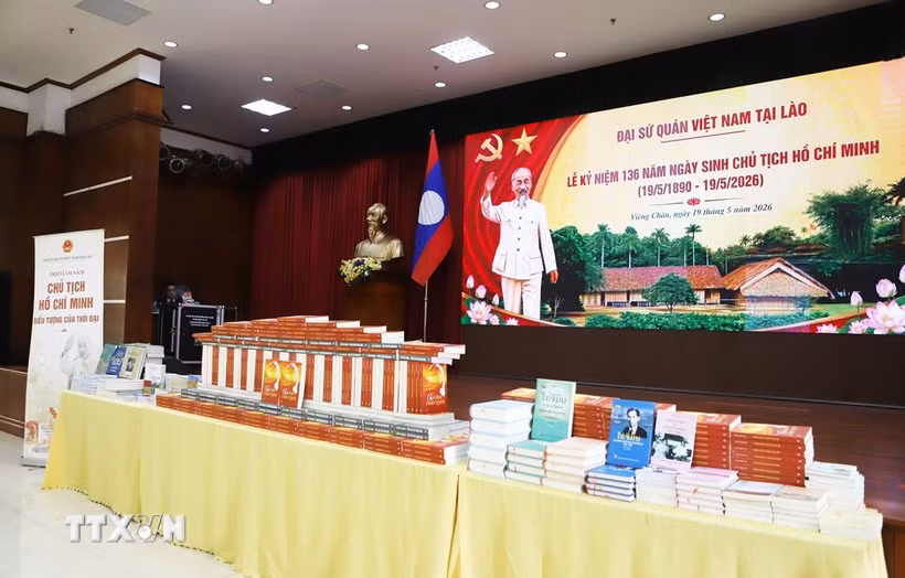 Những cuốn sách về Bác Hồ tại Lễ kỷ niệm. (Ảnh: Xuân Tú/TTXVN)