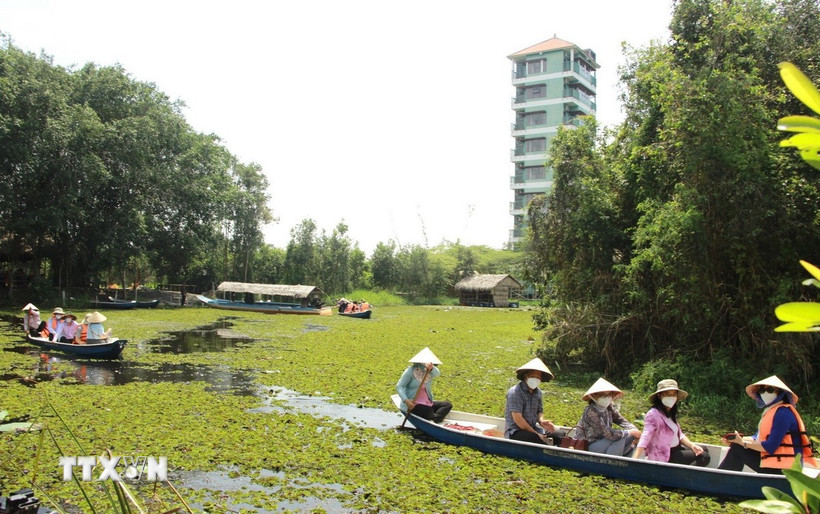 Du lịch đường sông là lợi thế của miền Tây Nam Bộ. (Ảnh: Đức Hạnh/TTXVN)