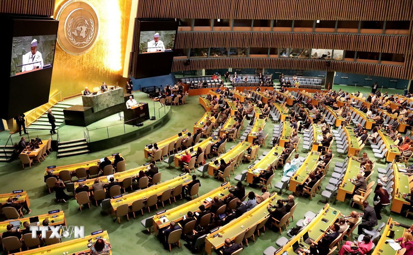 Chủ tịch Philemon Yang phát biểu tại Phiên bế mạc Đại hội đồng khóa 79. (Ảnh: Thanh Tuấn/TTXVN)