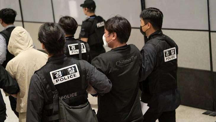 Nhóm người Hàn Quốc bị dẫn độ về Hàn Quốc. (Nguồn: Getty Images)