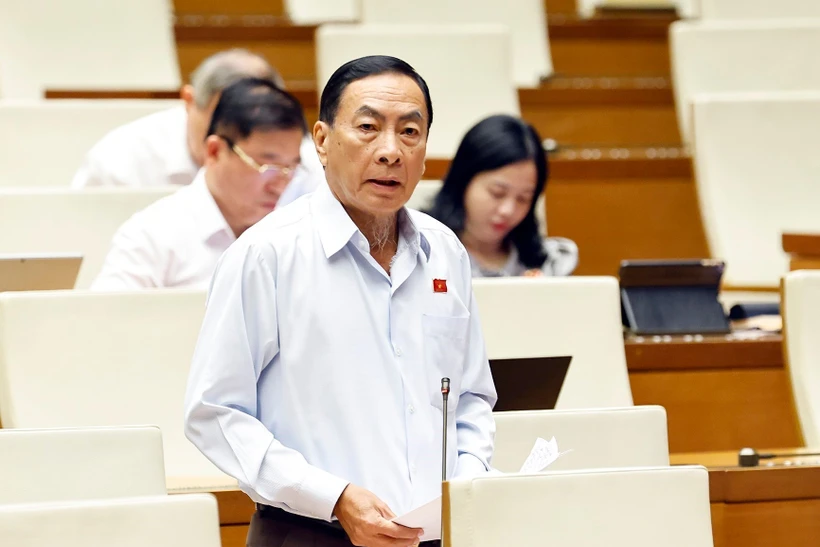 Đại biểu Quốc hội tỉnh Đồng Tháp Phạm Văn Hòa phát biểu. (Ảnh: Doãn Tấn/TTXVN)