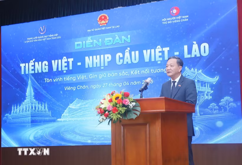 Đại sứ Việt Nam tại Lào Nguyễn Minh Tâm phát biểu tại Diễn đàn "Tiếng Việt: Nhịp cầu Việt-Lào." (Ảnh: Xuân Tú/TTXVN)