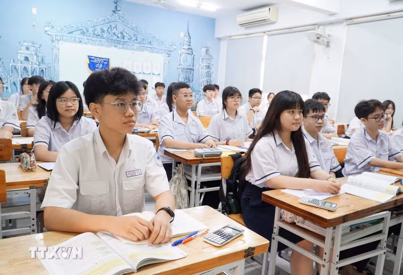 Thành phố Hồ Chí Minh sẽ huy động tối đa nguồn lực, triển khai với tinh thần khẩn trương, quyết liệt để hoàn thành 1.000 phòng học mới, trong thời gian cao điểm từ nay đến tháng 9/2026. (Ảnh: Thu Hoài/TTXVN)