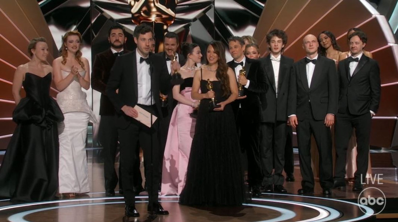 Êkíp phim "Anora" lên nhận giải. (Nguồn: ABC)