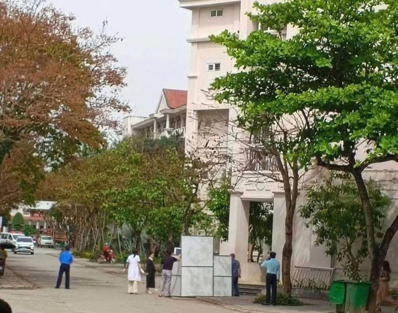 Hiện trường vụ rơi lan tại Trường Phổ thông thực hành sư phạm Đại học Vinh ( Nghệ An). (Nguồn: VOV)