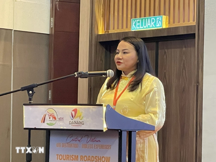 Bà Trần Thị Hoài Trâm, Giám đốc Sở Du lịch Thành phố Huế, phát biểu tại sự kiện. (Ảnh; Quang Hoàn/TTXVN)