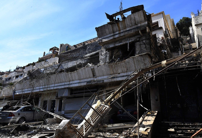 Tòa nhà bị phá hủy sau cuộc không kích của Israel tại Damascus, Syria. (Ảnh: THX/TTXVN)