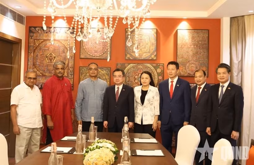 Đồng chí Nguyễn Thanh Nghị tiếp Tổng Bí thư Đảng Cộng sản Ấn Độ Doraisamy Raja. (Nguồn: Báo Quân đội Nhân dân)