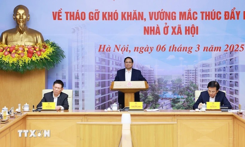 Thủ tướng Phạm Minh Chính chủ trì hội nghị thúc đẩy phát triển nhà ở xã hội. (Ảnh: Dương Giang/TTXVN)