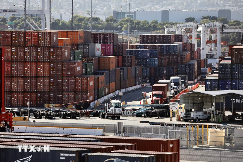 Quang cảnh cảng hàng hóa ở Los Angeles, California, Mỹ. (Nguồn: THX/TTXVN)