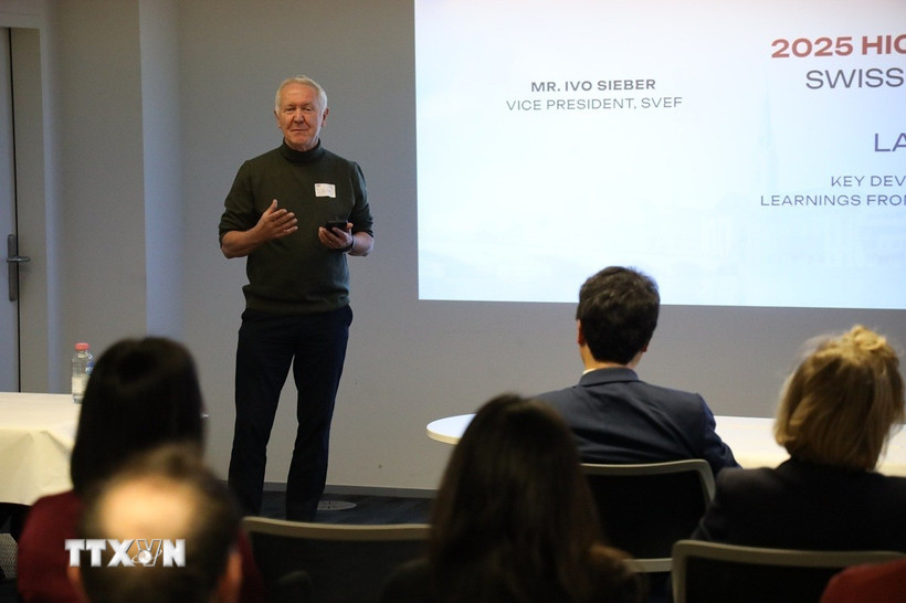 Ông Ivo Sieber - nguyên Đại sứ Thụy Sĩ tại Việt Nam - phát biểu trong một sự kiện tại Zurich. (Nguồn: TTXVN phát)