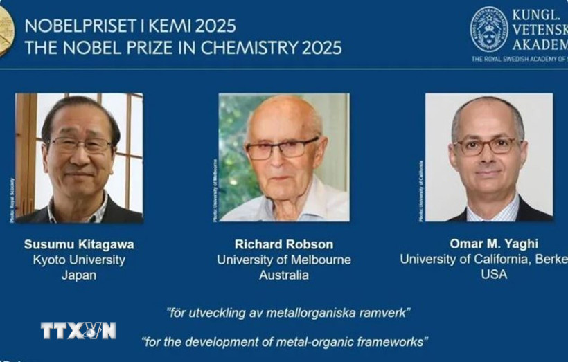 Chân dung các nhà khoa học đoạt giải Nobel Hóa học năm 2025 (từ trái sang): Susumu Kitagawa, Richard Robson và Omar M. Yaghi. (Nguồn: Yahoo/TTXVN)